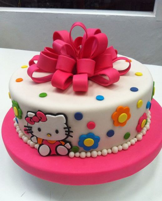 Round white Hello Kitty cake with pink bow.JPG