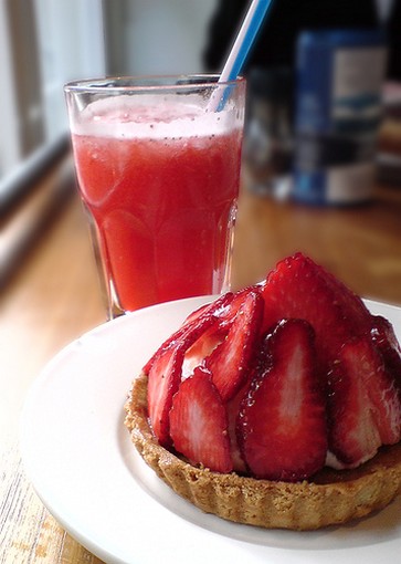 SHinny strawberry cake.jpg
