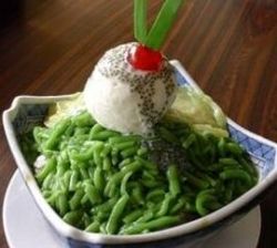 lour Noodles in Coconut Milk_Asian dessert picture.jpg