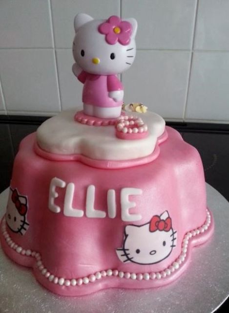 Flower Shape Hello Kitty Cake with Pearls.JPG