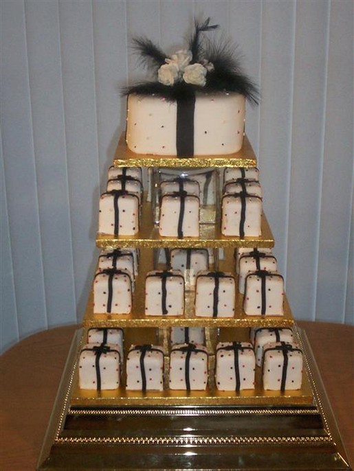 Polka Dot Mini Cakes for wedding