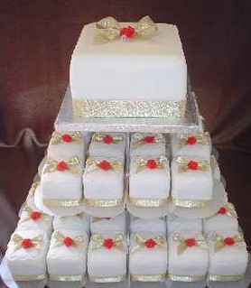 Square wedding cake picture