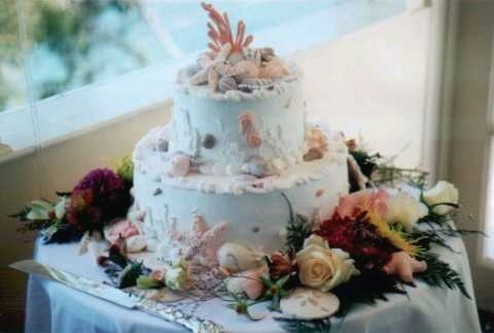 beach wedding cake with seashells