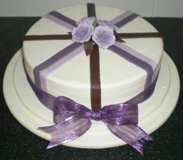 simple small wedding cake