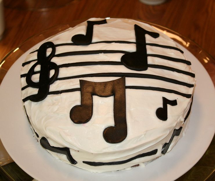 Musical score birthday cake.JPG